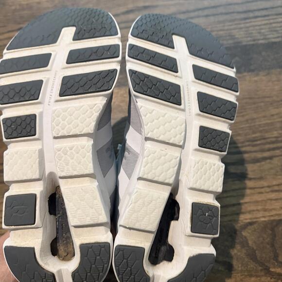 On Women's Cloudrunner White Running Shoes US Size 8 - Picture 7 of 9